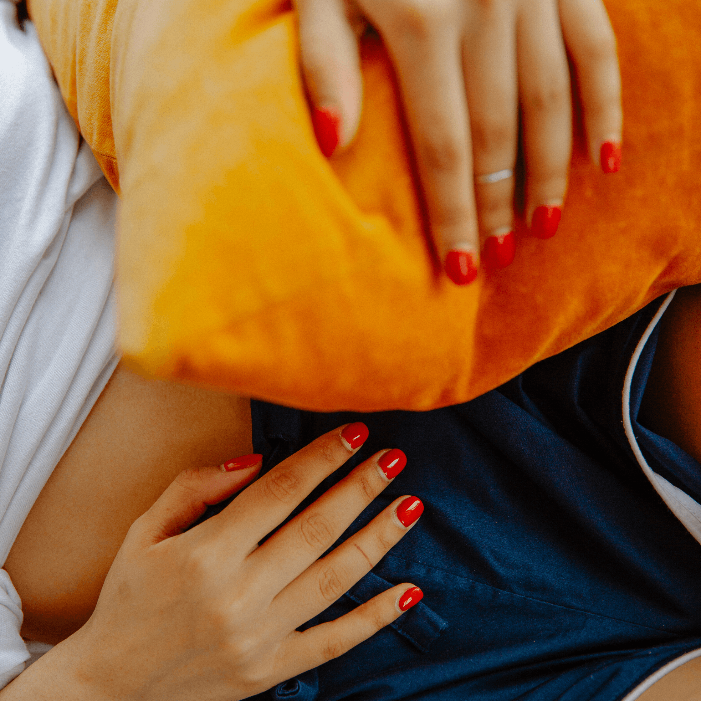 Menstruationsbeschwerden - 7 typische Schmerzen während der Periode! - KORA MIKINO
