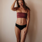 Schwarze NELLIE Everyday Periodenunterwäsche im vorne – seamless Slip mit Frottee-Einlage für täglichen Ausfluss.