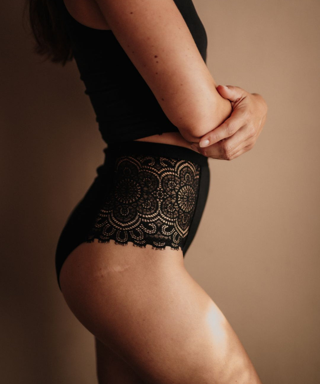 High Waist mit Spitze schwarz