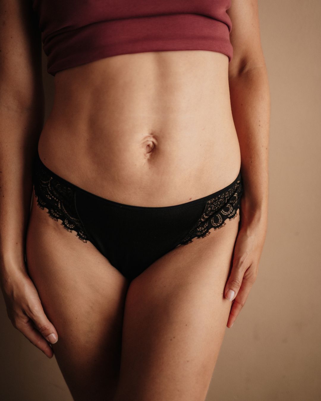 Perioden-Tanga mit Saugstärke 2: Detailansicht des saugfähigen Zwickels für sicheren Schutz den ganzen Tag.