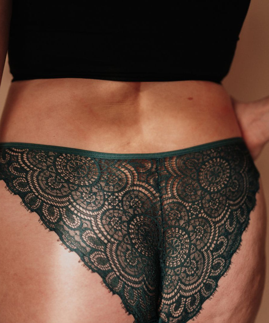 Ausfluss Slip Doris Emerald Detail der Spitze, feuchtigkeitstransportierend für ein trockenes Gefühl.