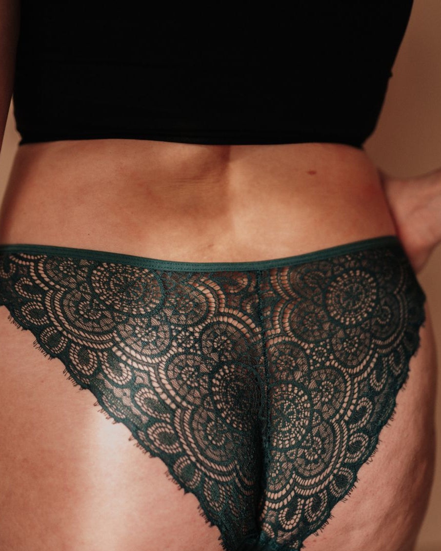 Ausfluss Slip Doris Emerald Detail der Spitze, feuchtigkeitstransportierend für ein trockenes Gefühl.