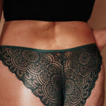 Ausfluss Slip Doris Emerald Detail der Spitze, feuchtigkeitstransportierend für ein trockenes Gefühl.