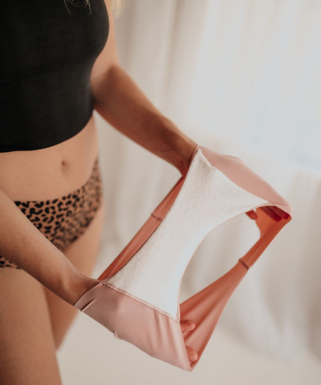 Ausfluss Slip Spitze Schwarz Material Frottee Textur feuchtigkeitstransportierend silberfrei