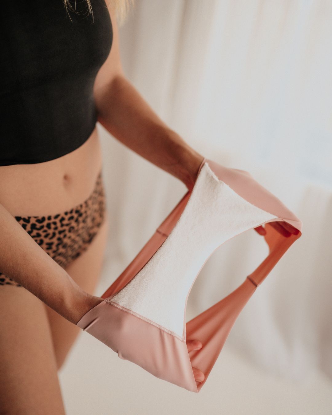 Ausfluss Slip Spitze Schwarz Material Frottee Textur feuchtigkeitstransportierend silberfrei