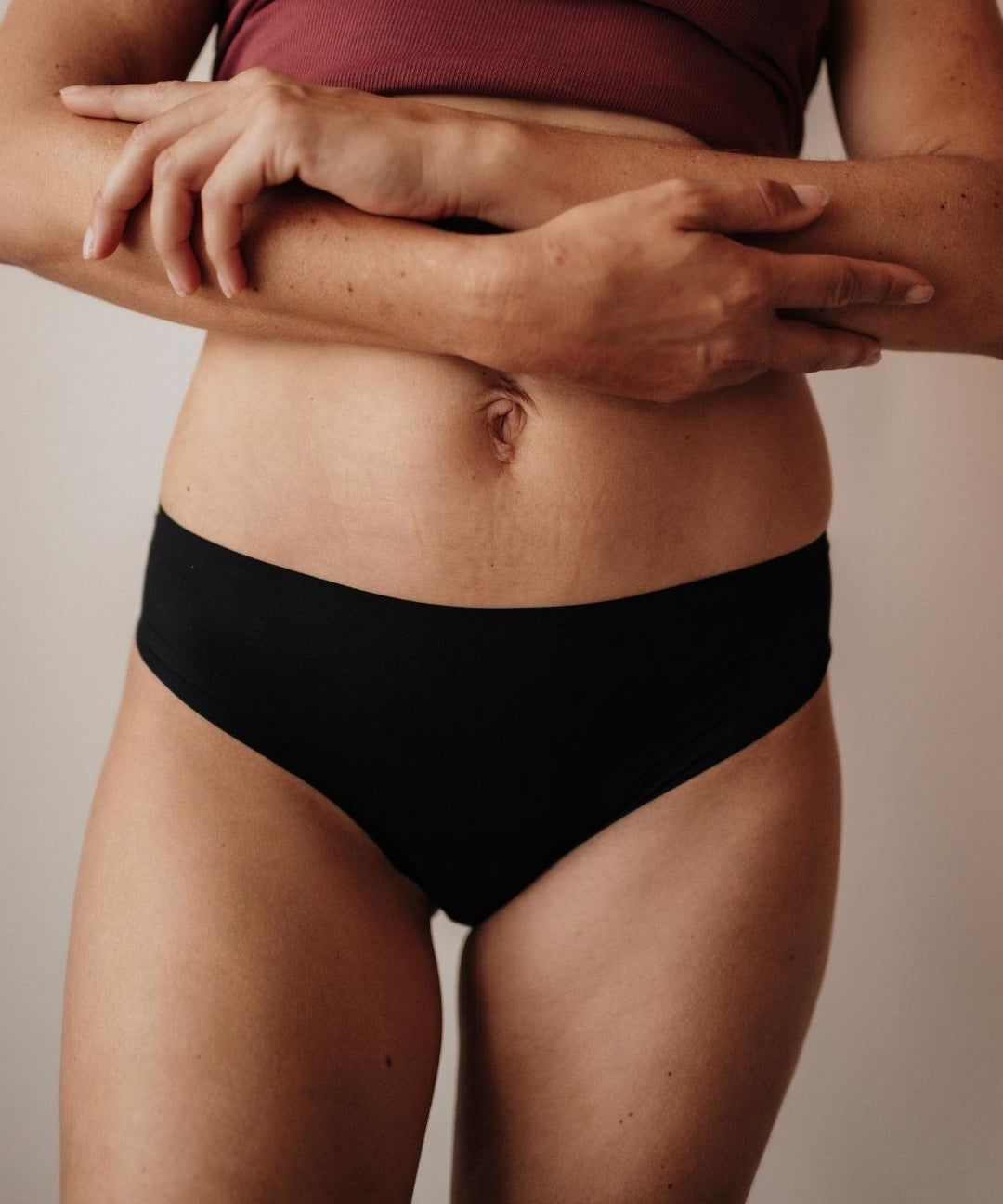 Ausfluss Slip Seamless Schwarz klassische Passform Laser Cut Technologie nahtlos ohne Abdrücke