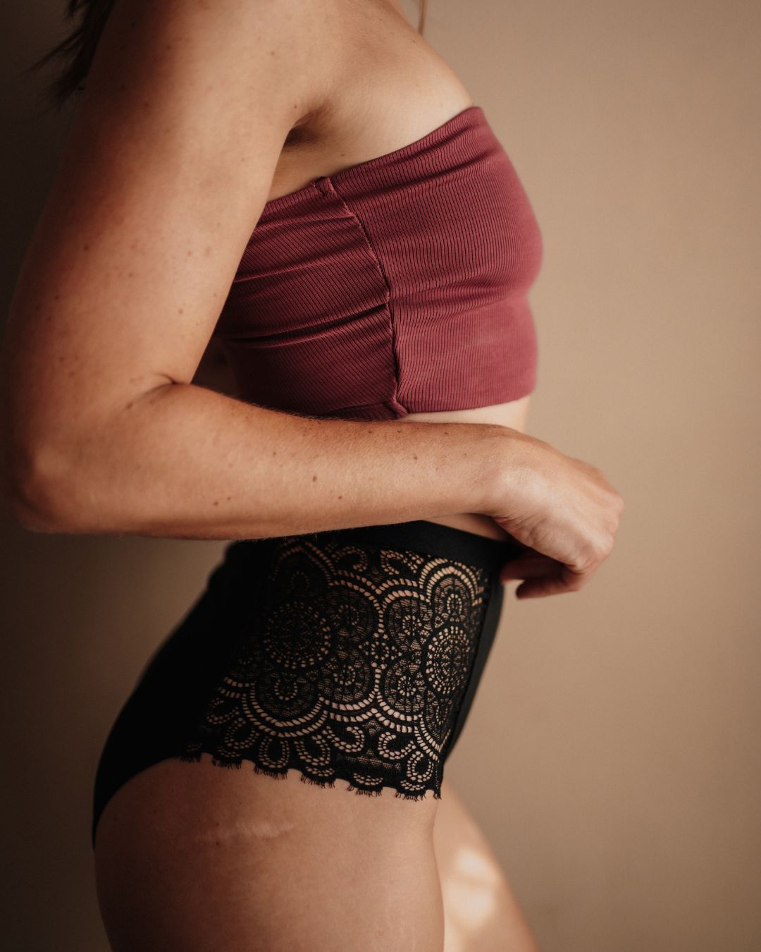 Ausflussunterwäsche High Waist Spitze Schwarz Seitenprofil Gr. 36 elastischer Komfortbund nachhaltig