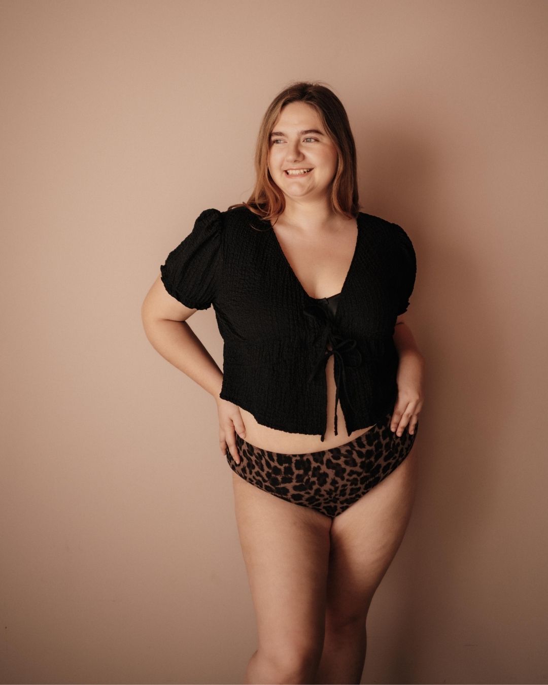 Ausflussunterwäsche Leo High Waist in Beige Schwarz vorn Bio Baumwolle Gr. 44 vegan hergestellt in Europa