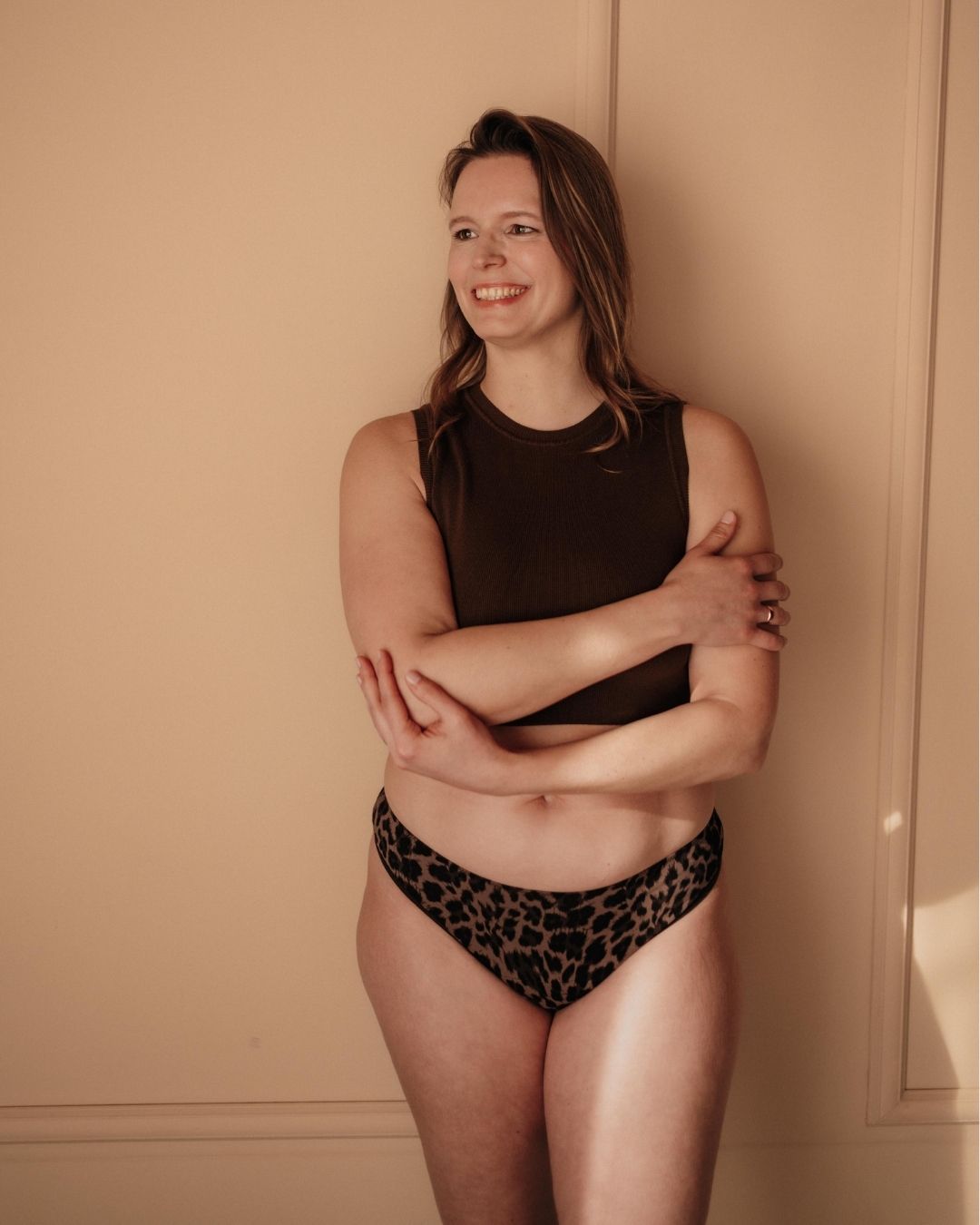 Ausflussunterwäsche Leo Slip Frontansicht Leo-Print Gr. 40 mittlerer Beinausschnitt ohne Biozide