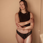 Ausflussunterwäsche Leo Slip Frontansicht Leo-Print Gr. 40 mittlerer Beinausschnitt ohne Biozide