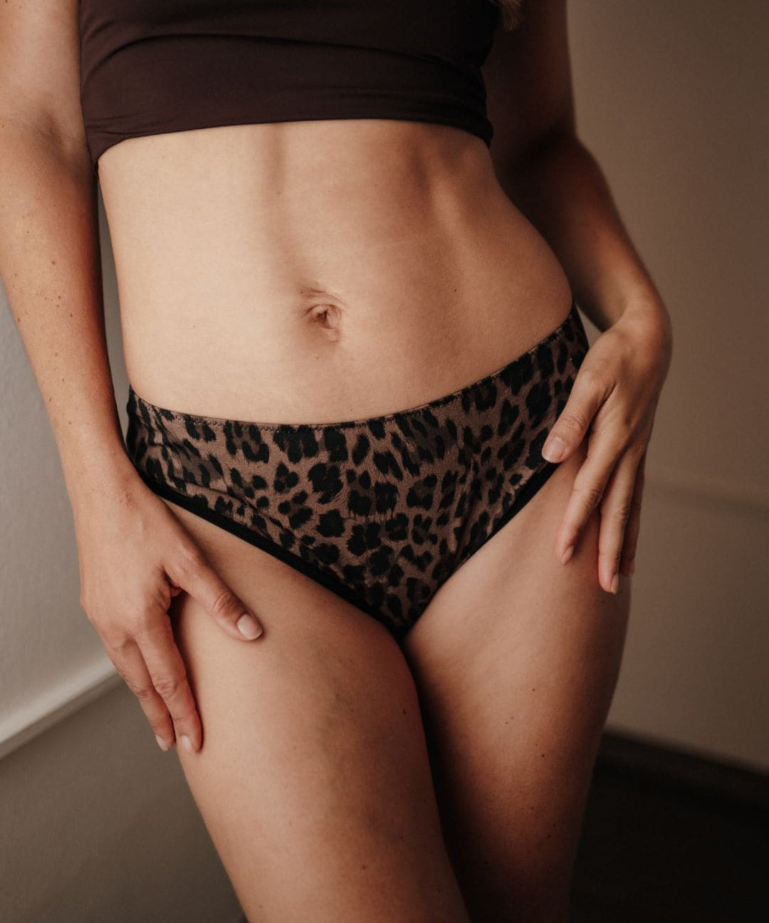 Ausflussunterwäsche Leo Slip Material Bio Baumwolle Textur feuchtigkeitstransportierend Gr. 38