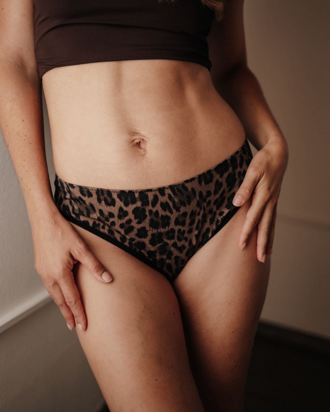 Ausflussunterwäsche Leo Slip Material Bio Baumwolle Textur feuchtigkeitstransportierend Gr. 38