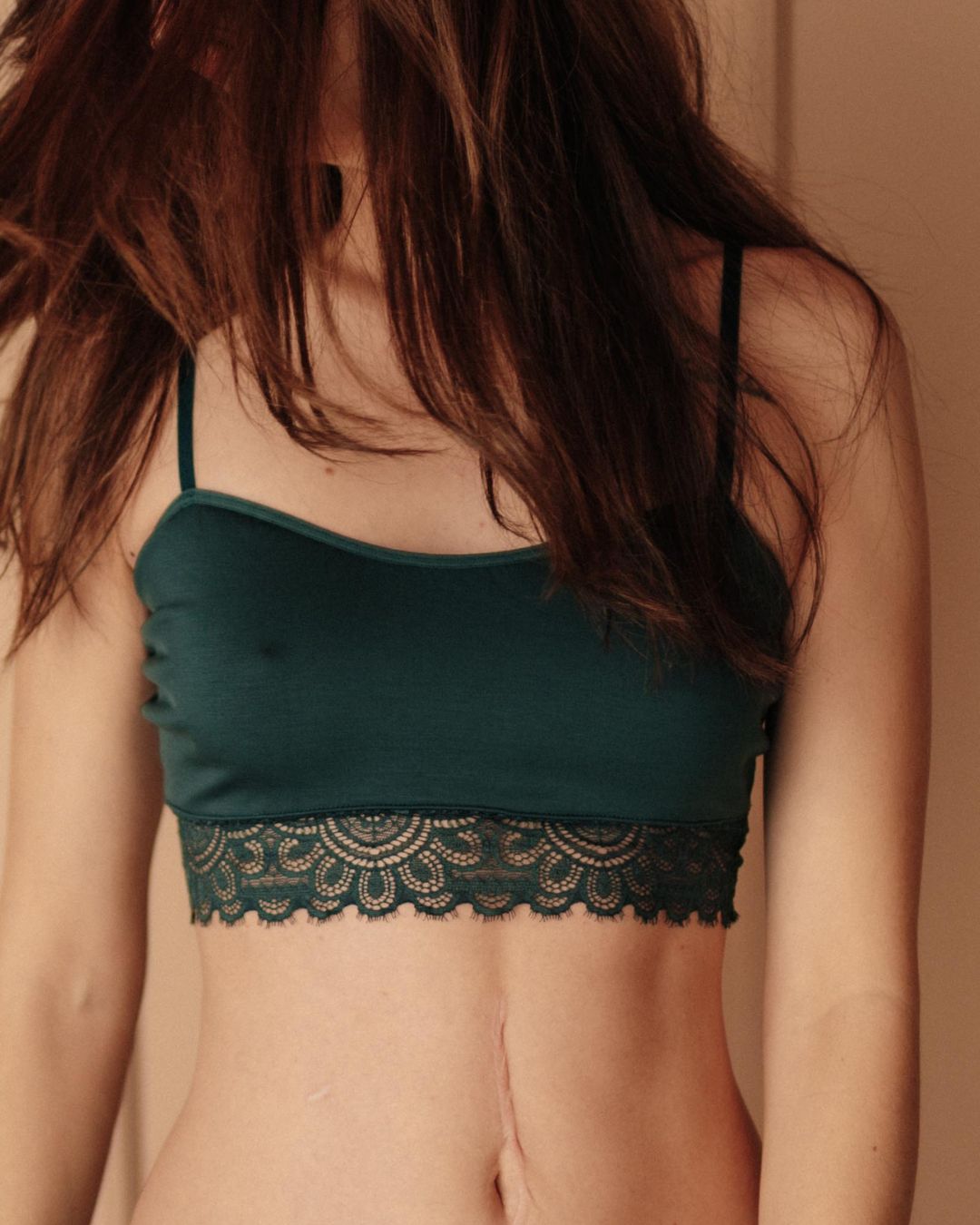 Bralette emerald mit Frotteeinlage weiches Bustier in Dunkelgrün ohne Bügel für natürlichen Halt.