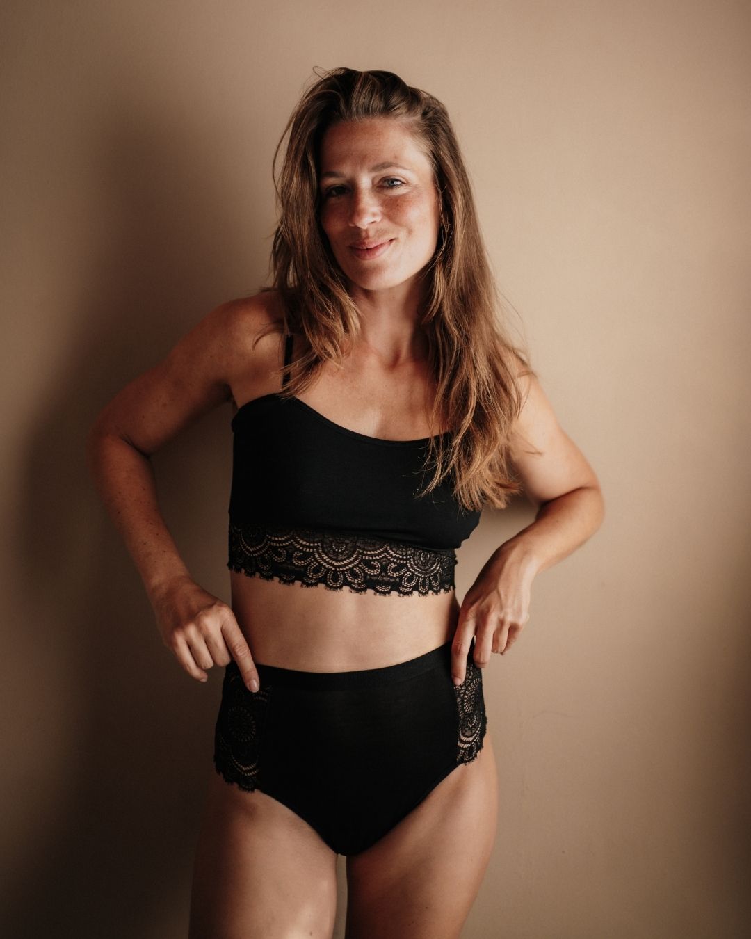 Dessous Set High Waist Bralette schwarz Gr 38 Frontalansicht Periodenunterwäsche sicher ohne Biozide