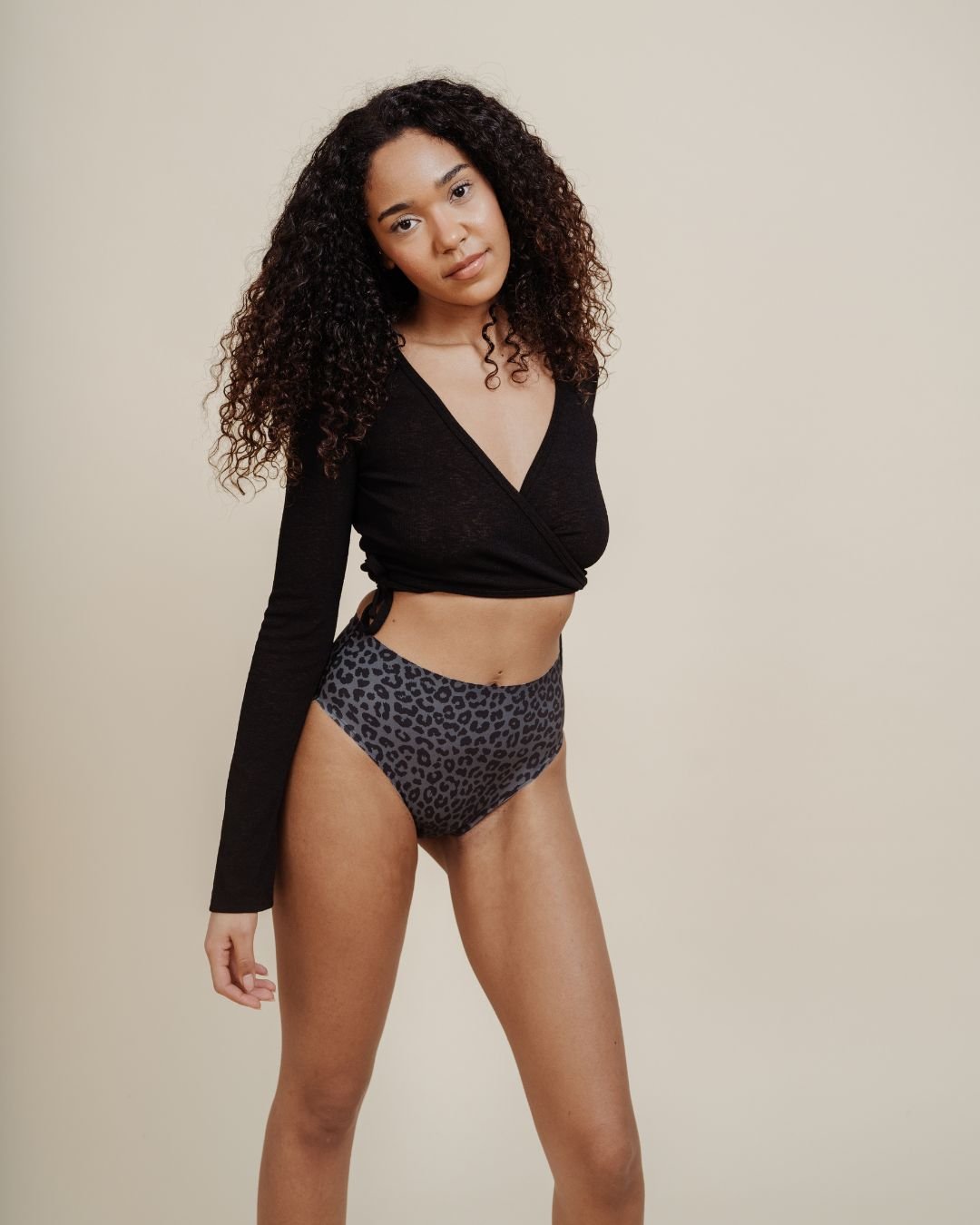 Menstruationsunterwäsche Seamless High Waist Dark Leo Strong Vorderansicht starke Menstruation