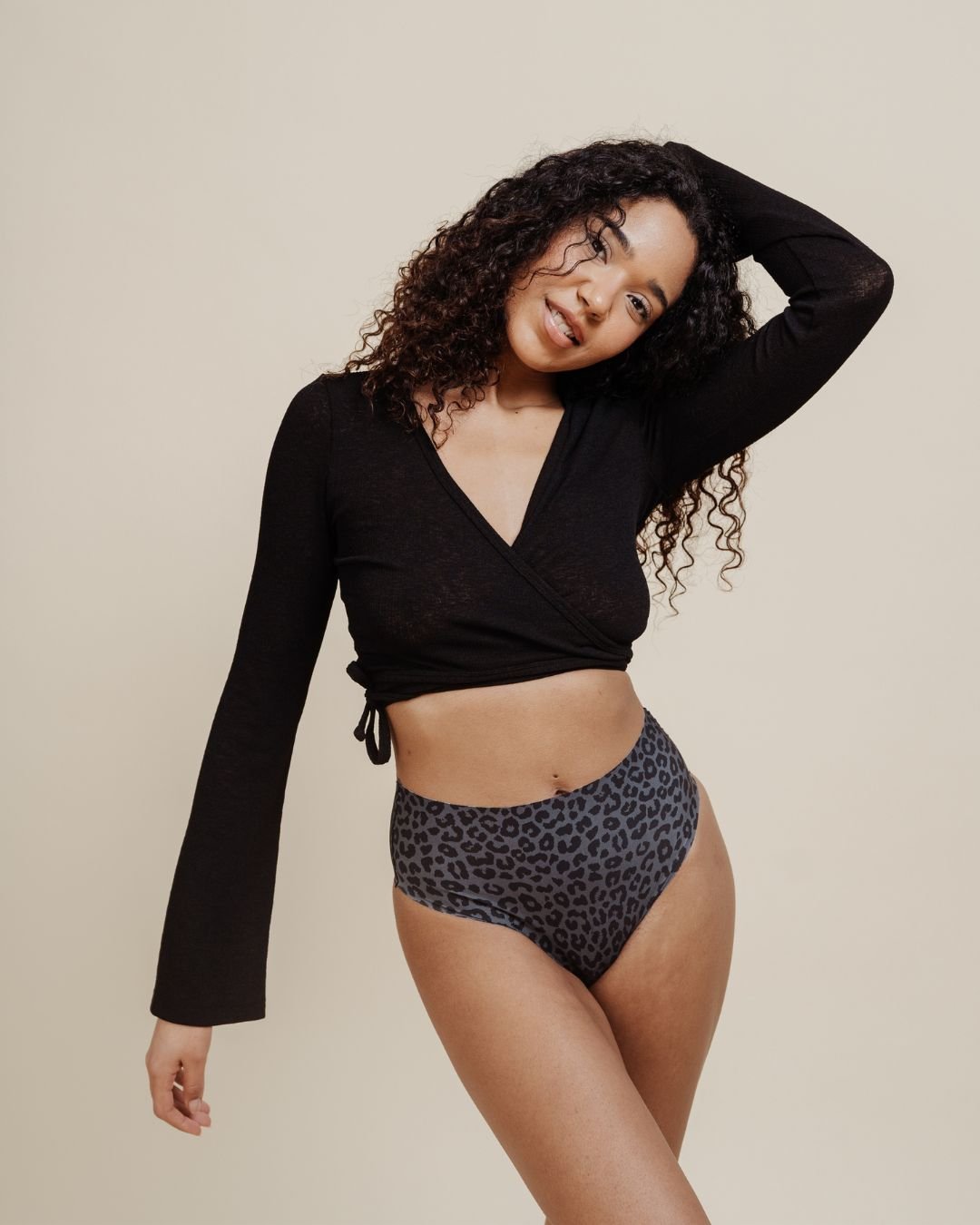 Menstruationsunterwäsche Seamless High Waist Dark Leo Strong Frontalansicht 4-Tampon-Kapazität