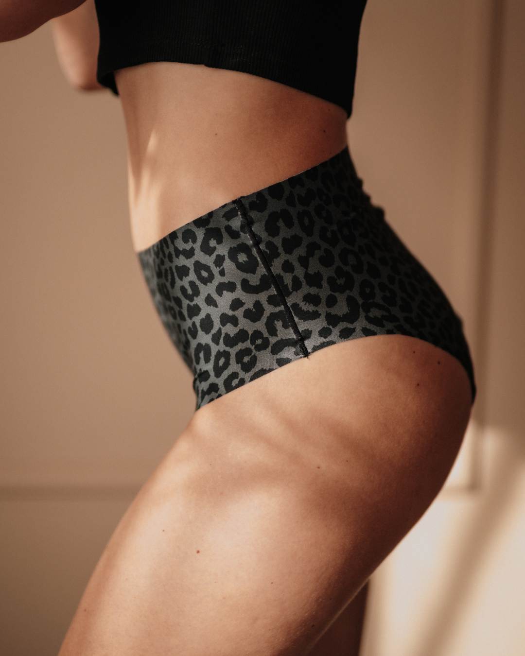 Menstruationsunterwäsche Seamless High Waist Dark Leo Strong Fokus Laser Cut Kante langlebig