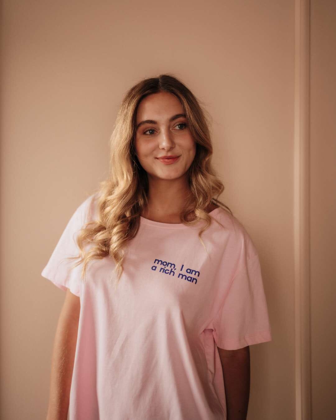 Mom I am a rich man T-Shirt pink & blau - KORA MIKINO - Menstruationsunterwäsche