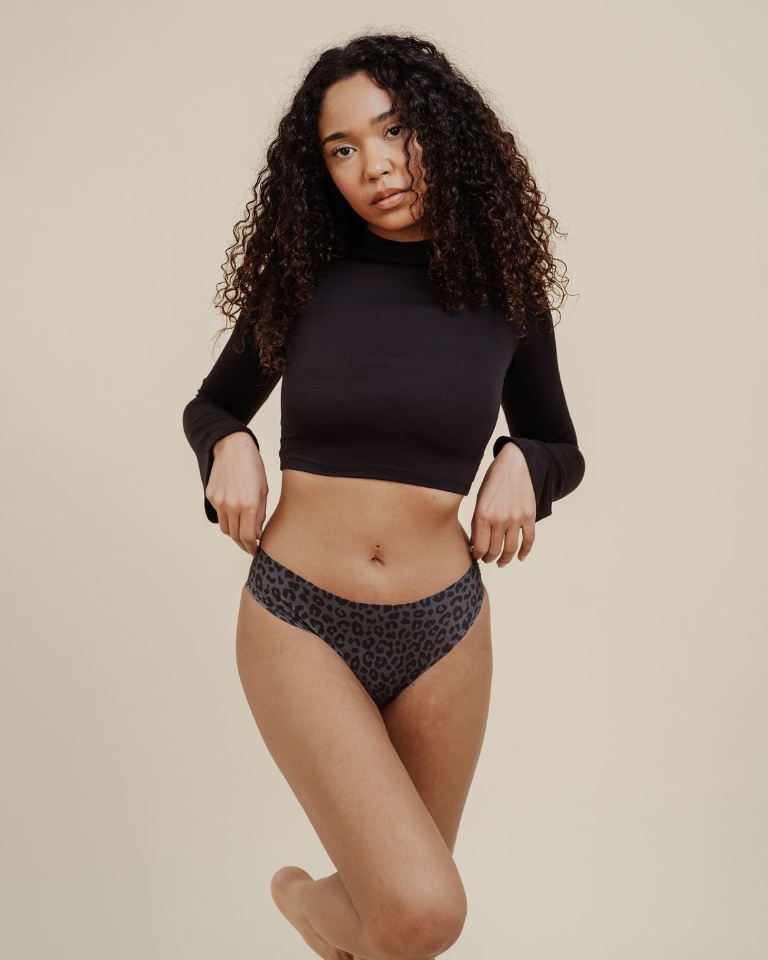 NELLIE SEAMLESS Slip dark leo - KORA MIKINO - Menstruationsunterwäsche