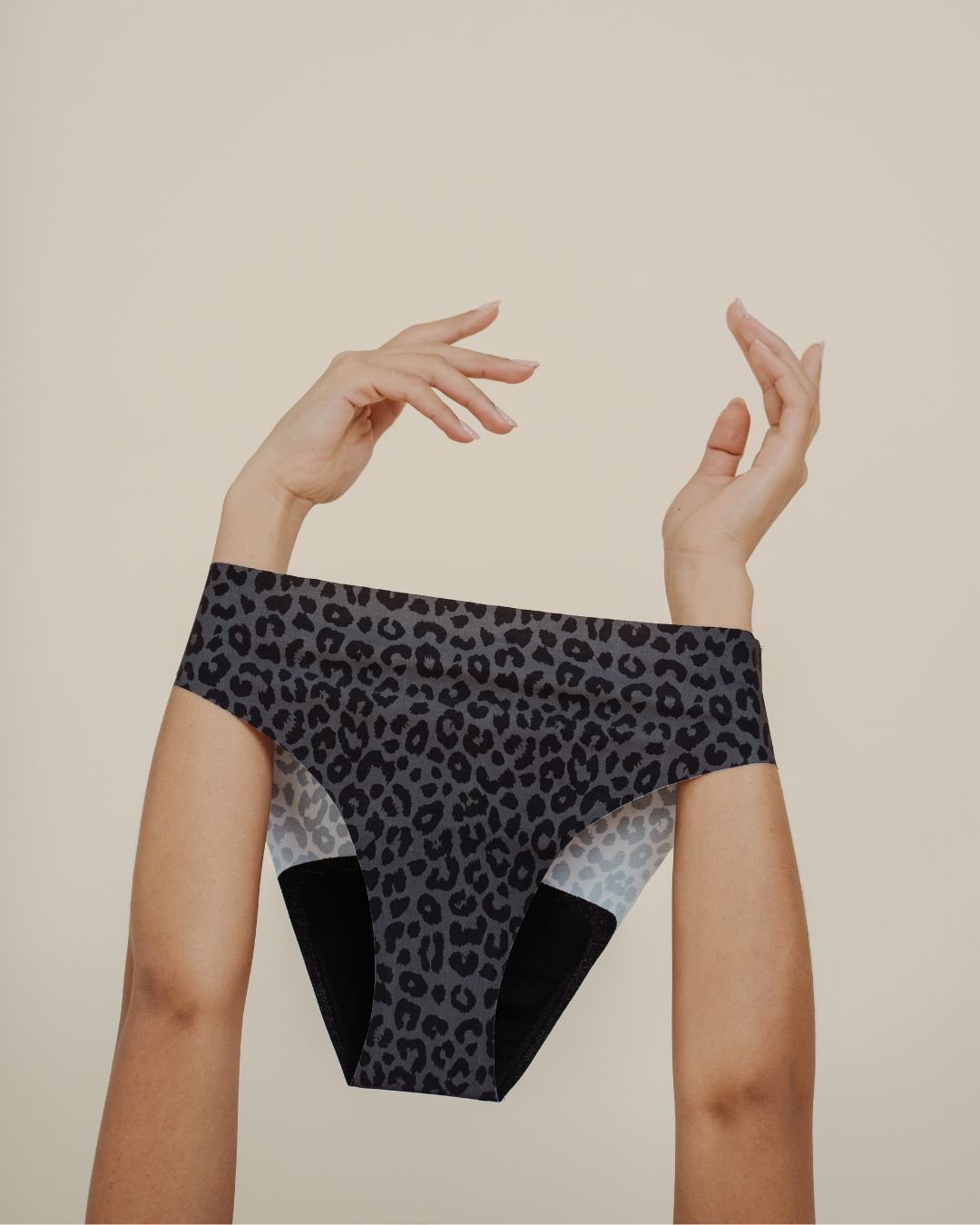 NELLIE SEAMLESS Slip dark leo - KORA MIKINO - Menstruationsunterwäsche