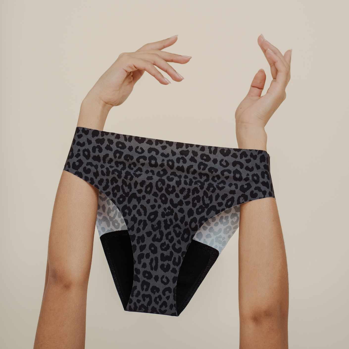 NELLIE SEAMLESS Slip dark leo - KORA MIKINO - Menstruationsunterwäsche