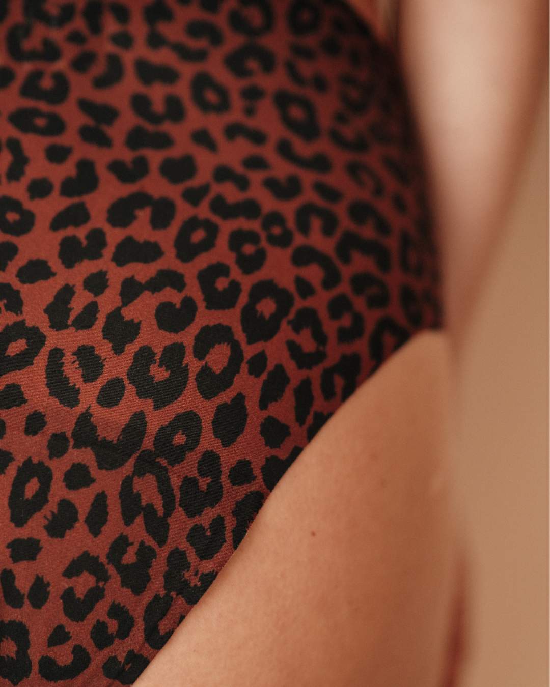 Perioden Panty Nahtlos High Waist Leo Braun Strong Material Zoom atmungsaktiv feuchtigkeitstransportierend