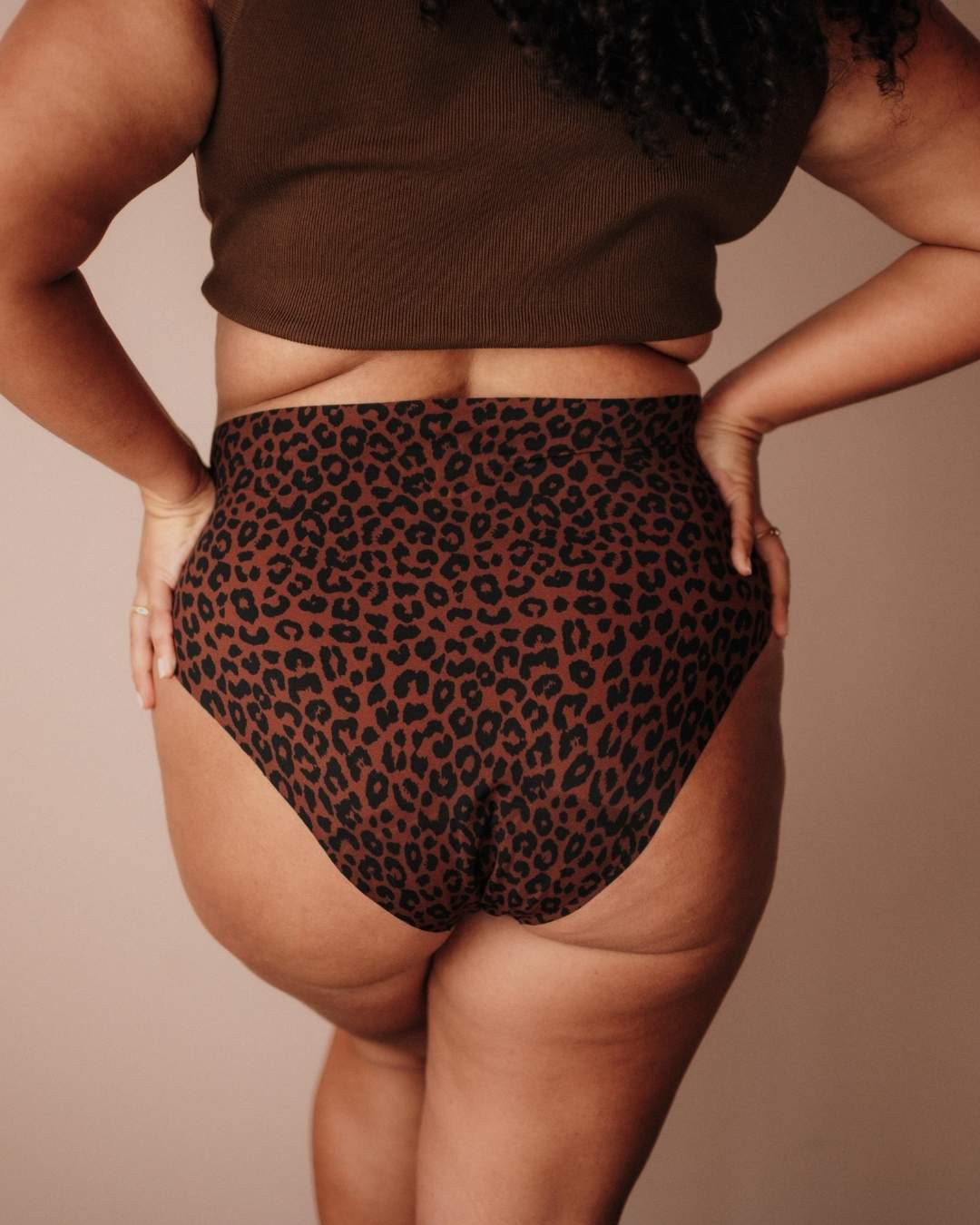 Perioden Panty Nahtlos High Waist Leo Braun Strong Ansicht hinten blickdicht PETA approved vegan