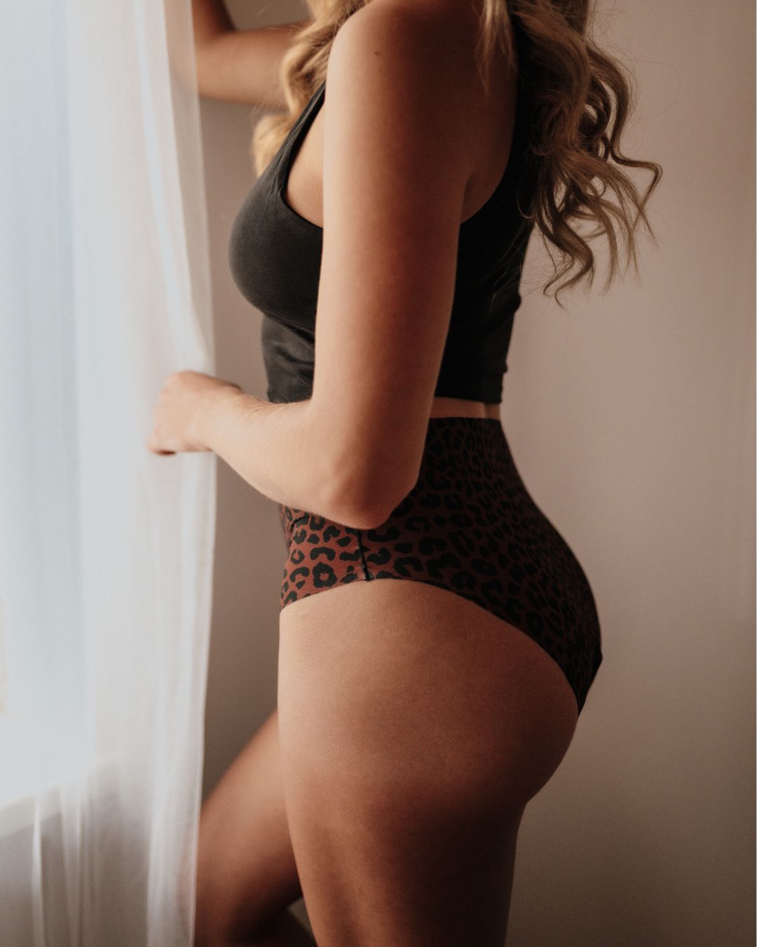 Perioden Panty Nahtlos High Waist Leo Braun Strong Seitenansicht hoher Bund sanfter Bauch-Halt