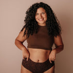 Perioden Panty Nahtlos High Waist Leo Braun Strong am Model Gr 44/46 hoher Sitz sanfter Bauch-Halt