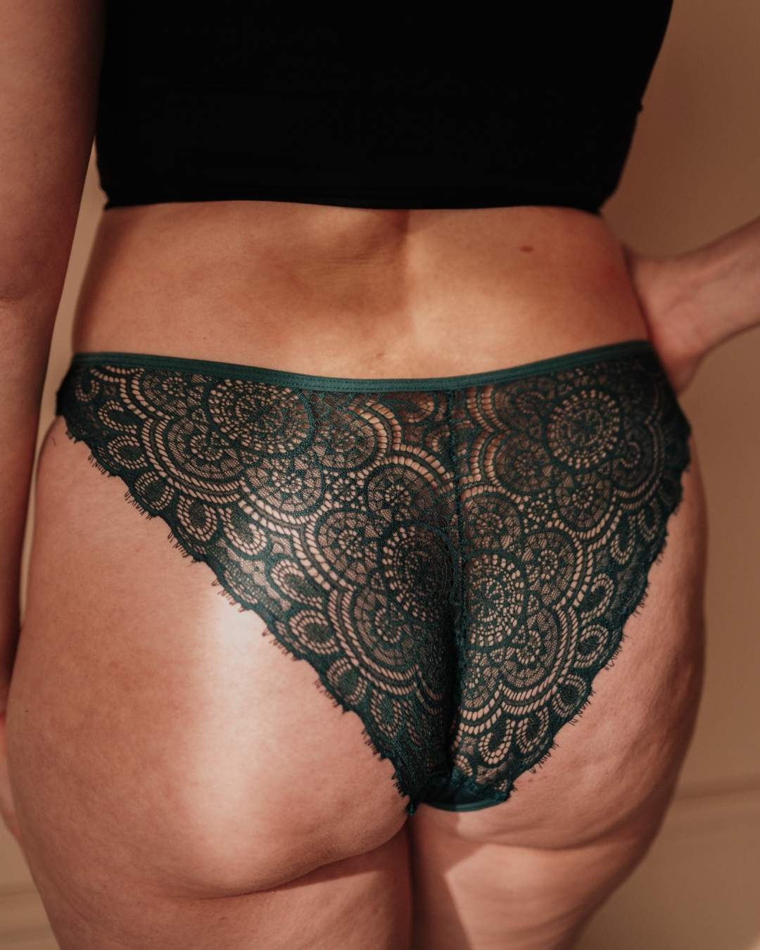 Periodenslip emerald grün Spitze Stickerei Fokus drei Lagen Schutzsystem ohne PFAS