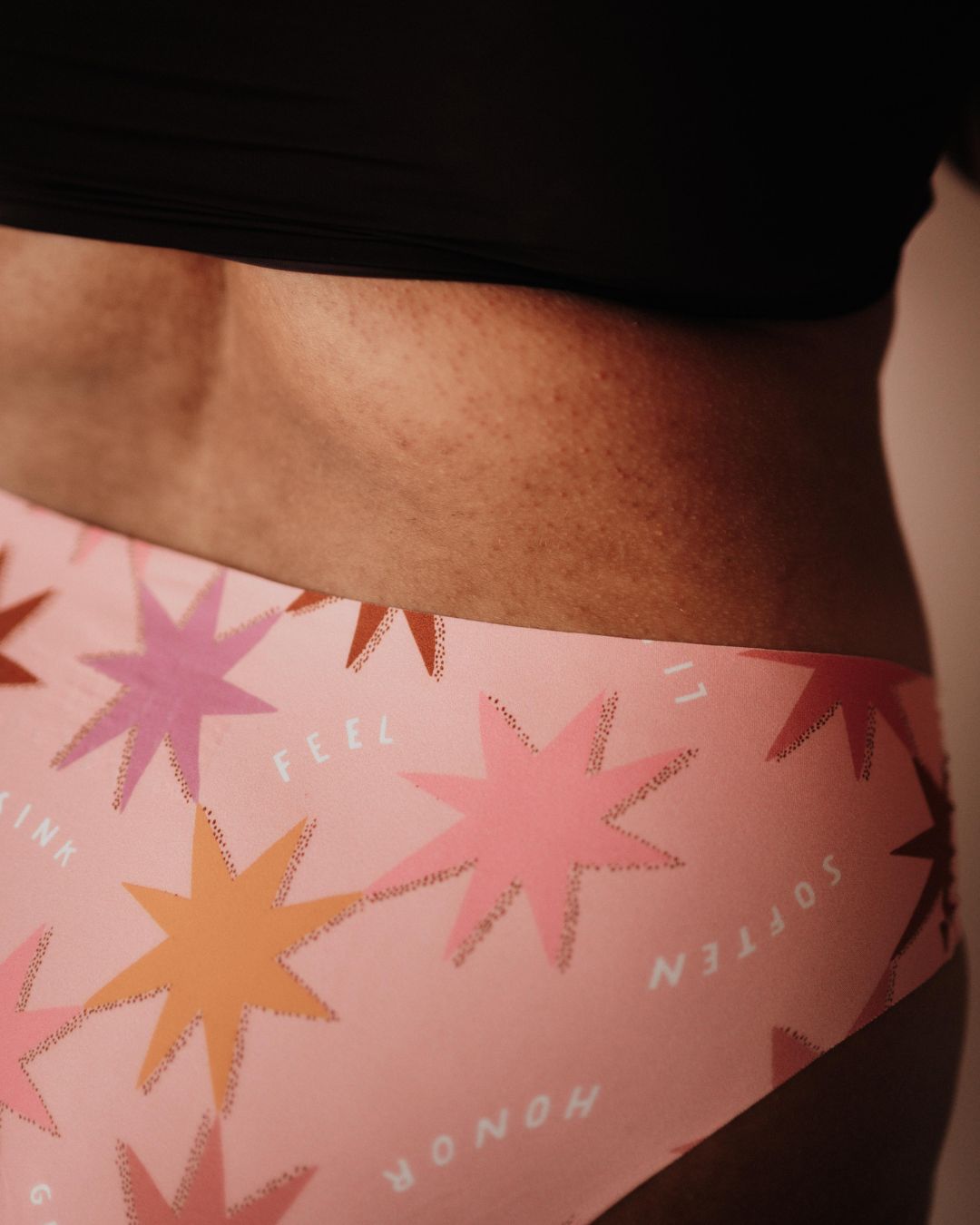 Seamless Periodenunterwäsche Pinker Slip mit Sternen Detail der nahtlosen Verarbeitung zinkfrei