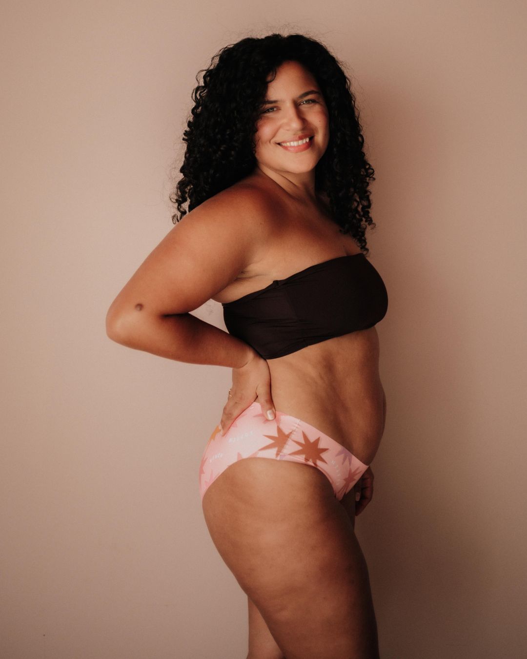 Seamless Periodenunterwäsche Pinker Slip mit Sternen flacher Seitensteg für unsichtbaren Halt unter Kleidung