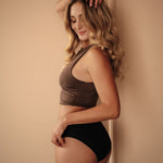 Periodenunterwäsche Seamless Slip Schwarz Medium am Model getragen schwarzer Look unsichtbar