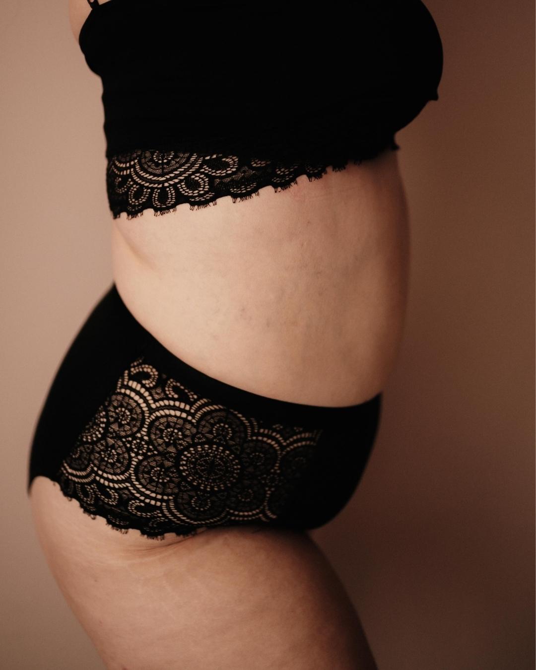 Periodenunterwäsche Spitze High Waist Schwarz Strong seitlich spitzenverziert verlängerte Leibhöhe