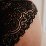Periodenunterwäsche Spitze Slip Schwarz Medium Fokus auf Spitzennaht langlebige Qualität
