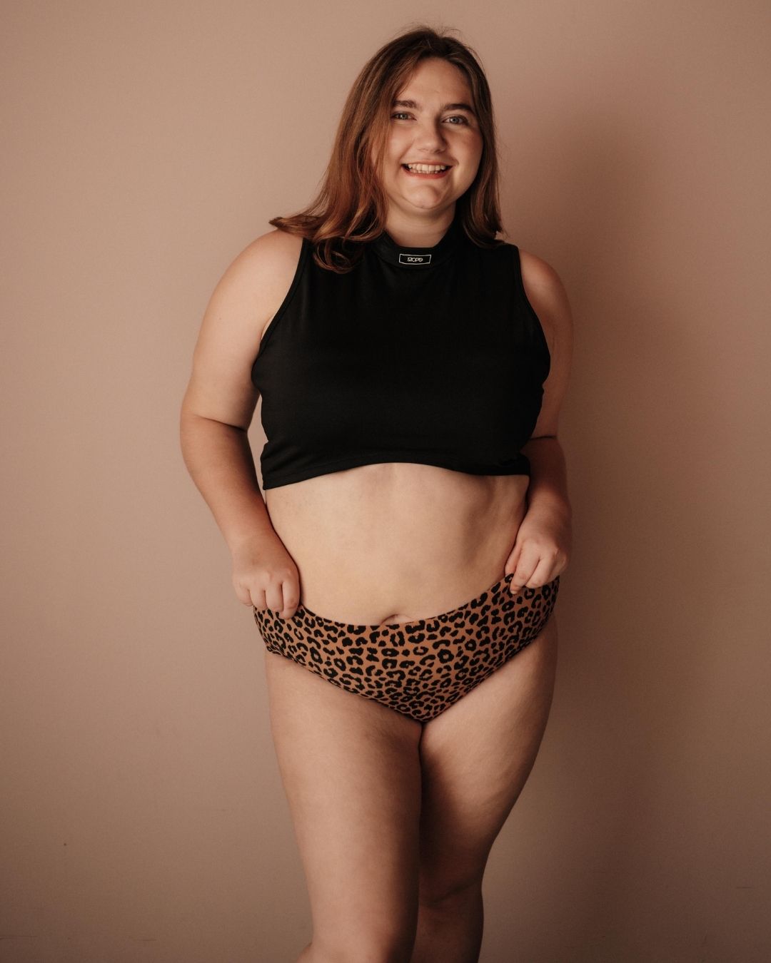 Seamless Periodenunterwäsche Leo High Waist Strong Frontansicht Model Gr 44/46 hoher Bund sanfter Halt