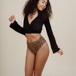 Seamless Periodenunterwäsche Leo High Waist Strong Vorderansicht Leo-Muster starke Menstruation