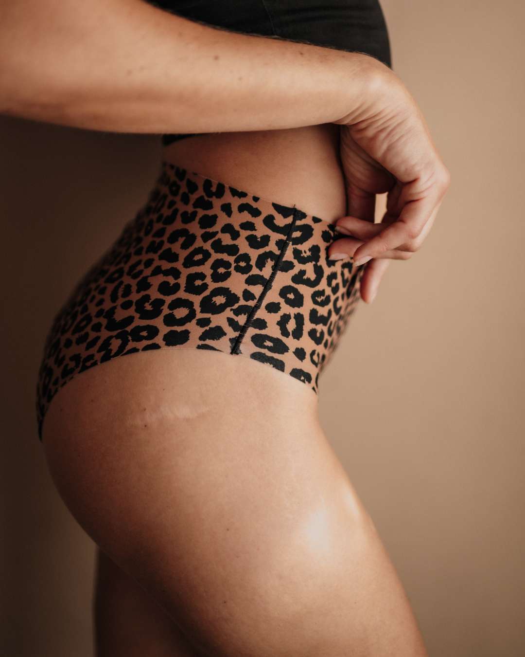 Seamless Periodenunterwäsche Leo High Waist Strong Seitenansicht hoher Bund sanfter Bauch-Halt