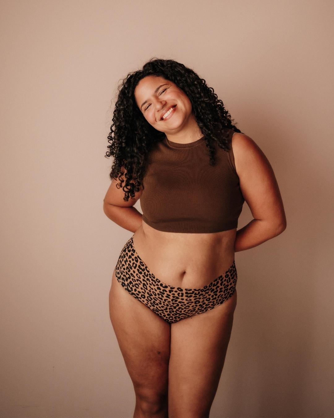 Seamless Periodenunterwäsche Leo High Waist Strong am Model getragen Leo-Look sicherer Schutz