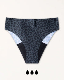 Seamless Slip Dark Leo Periodenunterwäsche Flatlay dunkles Leo-Muster nahtlos und hunderprozent vegan