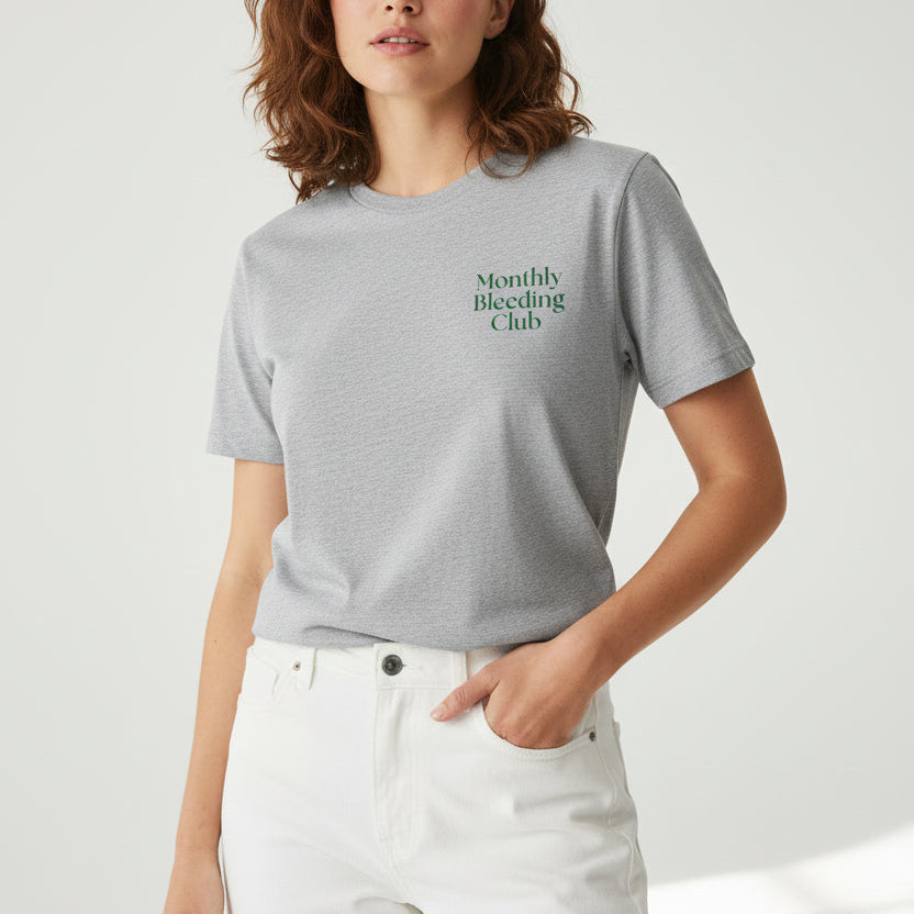 Monthly bleeding club T-Shirt grüner Print grau getragen von einer Frau mit Ai generiert
