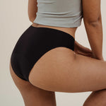 NELLIE SEAMLESS Slip schwarz - KORA MIKINO - Menstruationsunterwäsche